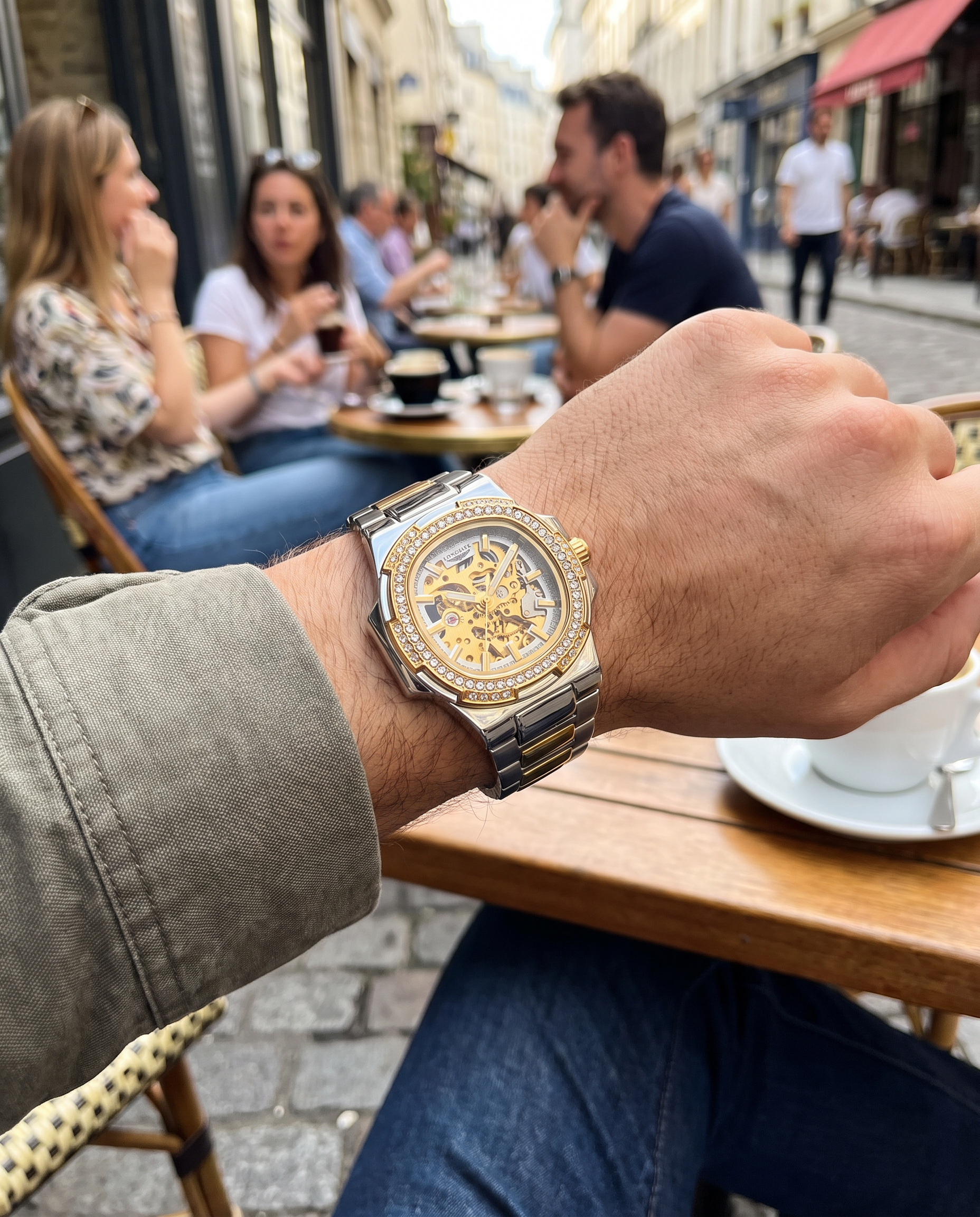 Monaco Skeleton Automatic Watch dourado no pulso - lifestyle
