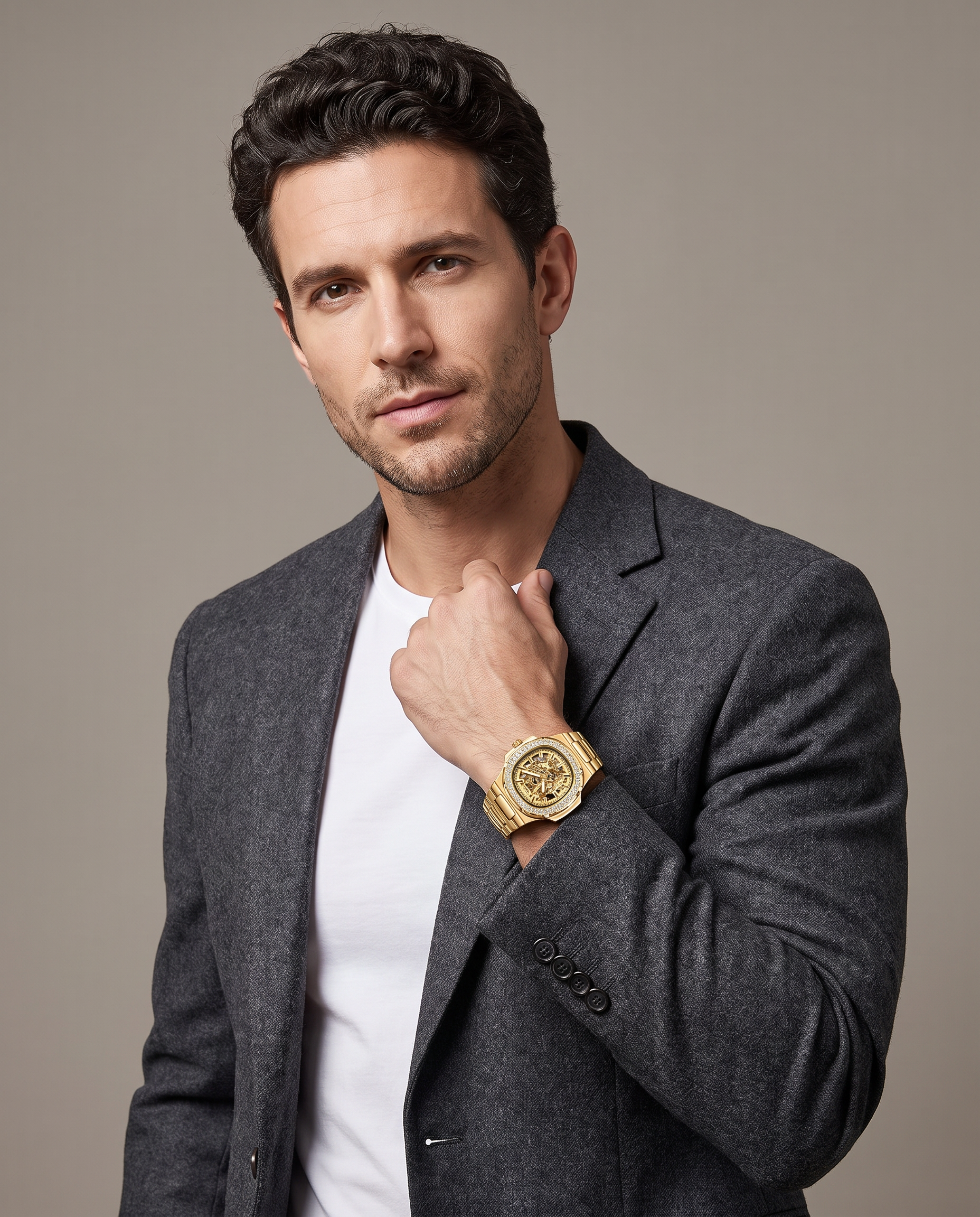 Monaco Skeleton Automatic Watch Golden - editorial ajustando gola